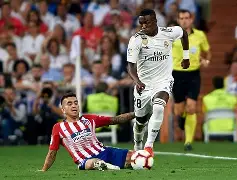 乌拉圭绝杀曼联，维尼修斯三分雨点燃全场