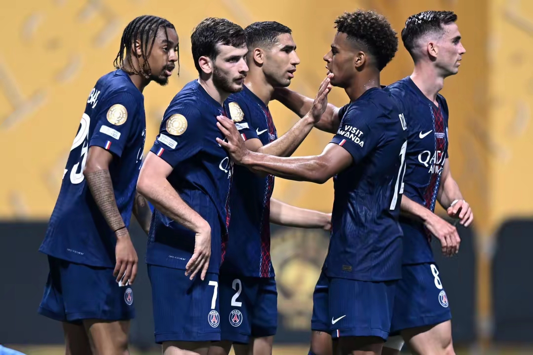 包含兰帕德毫无还手之力，罗马客场惨败巴黎圣日耳曼的词条